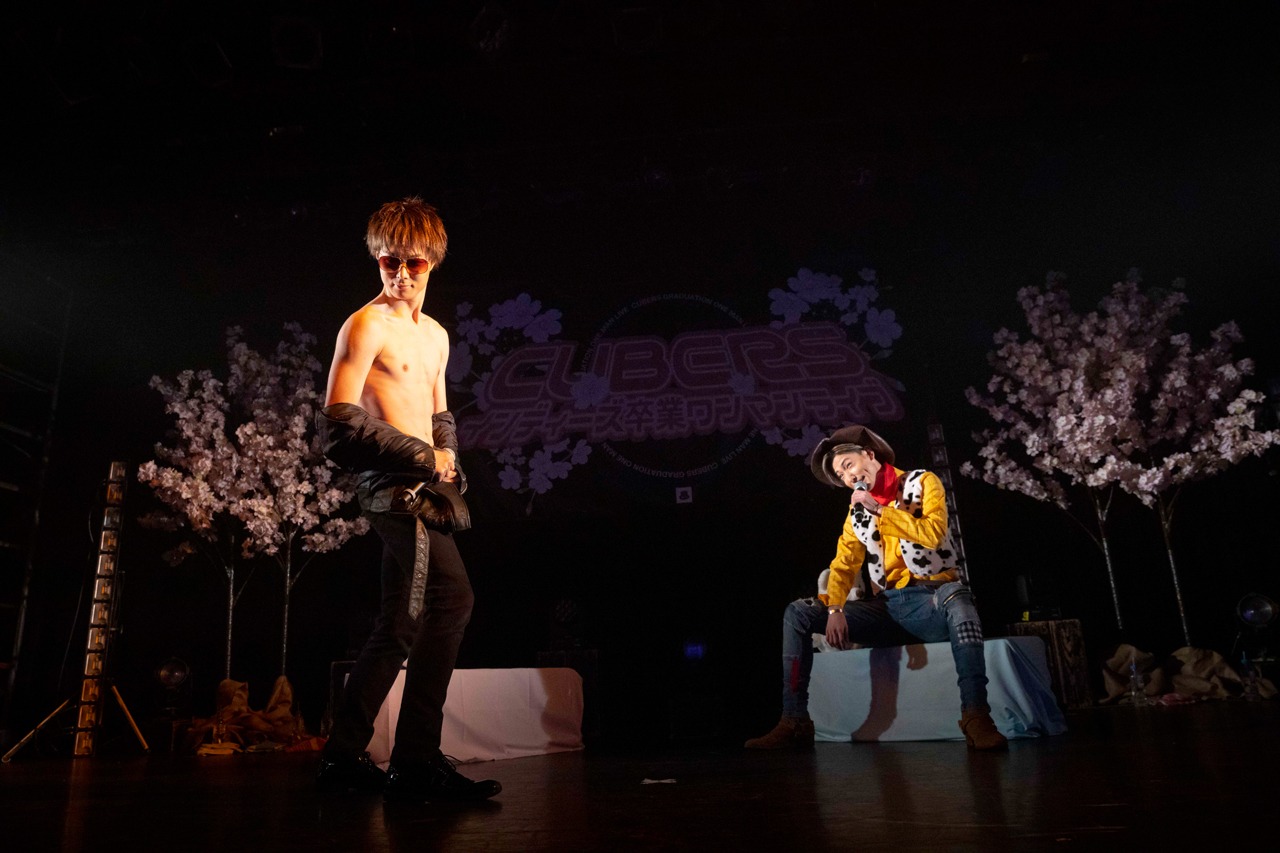 左からウェッディ、パズ・ライトイヤー。（撮影：牛島康介、saru）
