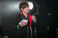 綾介（撮影：牛島康介、saru）