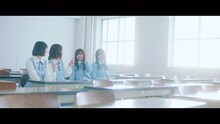 日向坂46「キュン」ミュージックビデオのワンシーン。