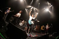 「GRAPEVINE SOMETHING SPECIAL」最終公演の様子。（撮影：藤井拓）