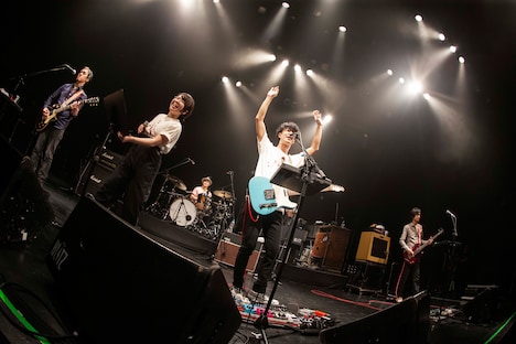 「GRAPEVINE SOMETHING SPECIAL」最終公演の様子。（撮影：藤井拓）