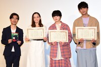 左から月川翔監督、アヤカ・ウィルソン、平手友梨奈、板垣瑞生。
