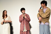 左からアヤカ・ウィルソン、平手友梨奈、板垣瑞生。