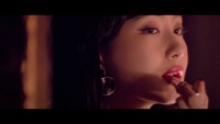 JUJU「READ MY LIPS」ミュージックビデオのワンシーン。