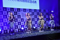 「ラジスマ」のPRソング「ラジスマ'99」を歌うももいろクローバーZ。