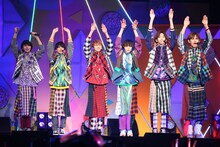 超特急「バッタマン」のパフォーマンスの様子。 (c)フジテレビ