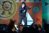 岡崎体育 (c)フジテレビ