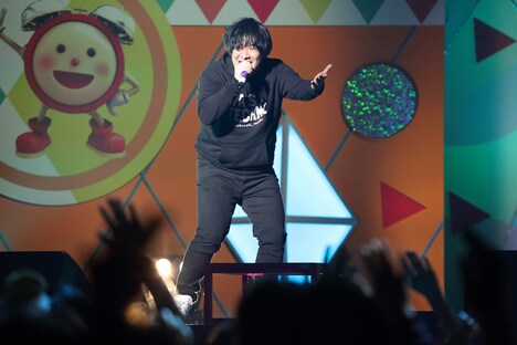 岡崎体育 (c)フジテレビ