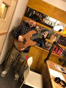 FM802「ハマ・オカモト生誕祭 ～祝われるDJ STYLE～」収録の様子。