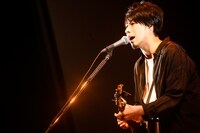 吉田結威（G, Vo）（撮影：白石達也）