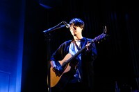 吉田結威（G, Vo）（撮影：白石達也）