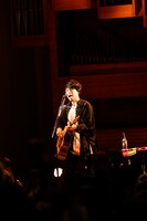 吉田結威（G, Vo）（撮影：白石達也）