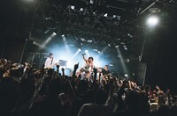 夕闇に誘いし漆黒の天使達（撮影：真島洸［M.u.D］）