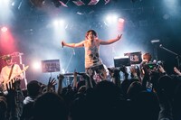 夕闇に誘いし漆黒の天使達（撮影：真島洸［M.u.D］）