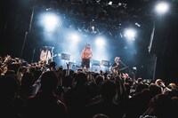 夕闇に誘いし漆黒の天使達（撮影：真島洸［M.u.D］）