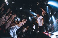 夕闇に誘いし漆黒の天使達（撮影：真島洸［M.u.D］）