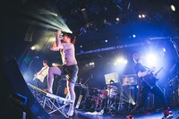 夕闇に誘いし漆黒の天使達（撮影：真島洸［M.u.D］）