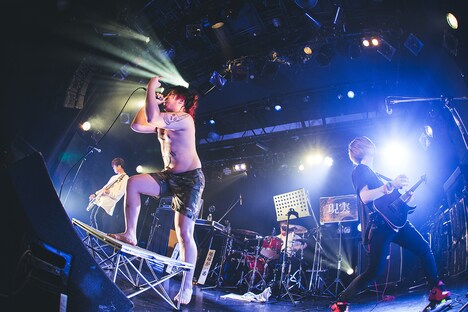 夕闇に誘いし漆黒の天使達（撮影：真島洸［M.u.D］）