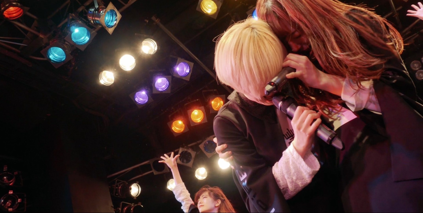 「EMPiRE / ピアス [EMPiRE presents TWENTY FOUR HOUR PARTY PEOPLE ＠ YOKOHAMA BAY HALL]」場面カット