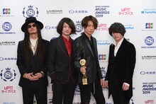 BEST GROUP ARTISTを受賞した[ALEXANDROS]。