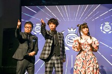 左からいとうせいこう、ユースケ・サンタマリア、きゃりーぱみゅぱみゅ。