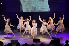 OH MY GIRL「OH MY GIRL 日本デビュー記念 1st LIVE TOUR 2019」東京・日本青年館ホール公演の様子。（撮影：宮田浩史）