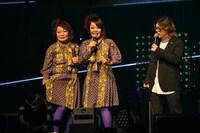 左からナヲ（ドラムと女声と姉）＆マキシマムザ亮君（歌と6弦と弟）の母、ナヲ（ドラムと女声と姉）、ダイスケはん（キャーキャーうるさい方）。