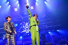 左からユースケ・サンタマリア、Nulbarich。