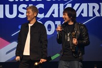 左から梅田航、横山健（Hi-STANDARD）。