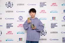 BEST POP ARTISTを受賞した星野源。