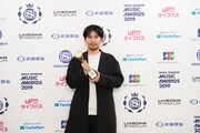BEST VIDEO DIRECTORを受賞した山田智和。