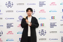BEST VIDEO DIRECTORを受賞した山田智和。