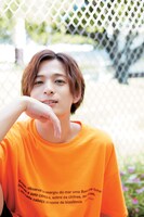 「Da-iCE 5th Anniversary Book」より、和田颯。