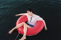 「あのファースト写真集『ANOther』」より。（撮影：川島小鳥）