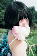 「あのファースト写真集『ANOther』」表紙（撮影：松岡一哲）