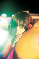 「あのファースト写真集『ANOther』」より。（撮影：松岡一哲）