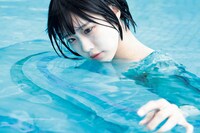 「あのファースト写真集『ANOther』」より。（撮影：松岡一哲）