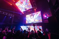 「AIAIAI」を披露する中田ヤスタカ。