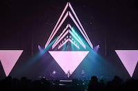 「米津玄師 2019 TOUR / 脊椎がオパールになる頃」幕張メッセ国際展示場3月10日公演の様子。（撮影：太田好治）