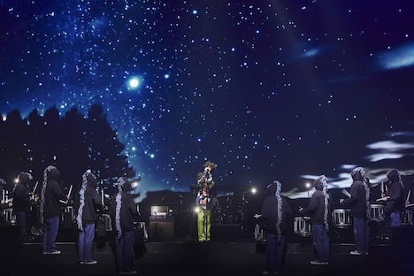 「米津玄師 2019 TOUR / 脊椎がオパールになる頃」幕張メッセ国際展示場3月10日公演の様子。(撮影:立脇卓)