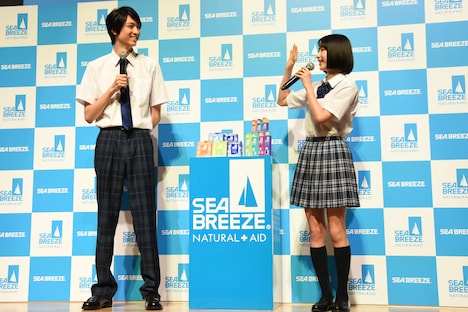 古川毅(SUPER★DRAGON)と池間夏海。