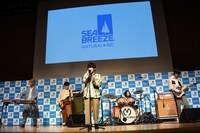 Mrs. GREEN APPLE「ロマンチシズム」パフォーマンスの様子。