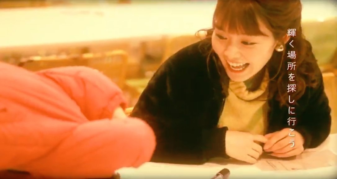 BlueHairs「星の涙 月の祈り」ミュージックビデオのワンシーン。