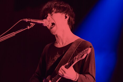 TK（Vo, G）（撮影：中野敬久）