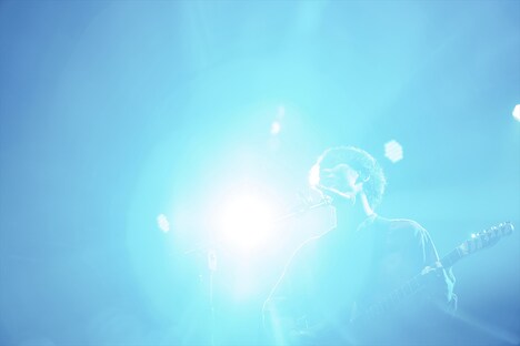 TK（Vo, G）（撮影：中野敬久）