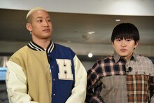 黄色チームの関口メンディー、佐野玲於。