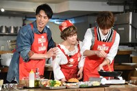 「ロックしましたんで」と「レミチャンス」を延長する鈴木伸之（左）。