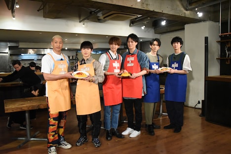 左から関口メンディー、佐野玲於、片寄涼太、鈴木伸之、町田啓太、清原翔。