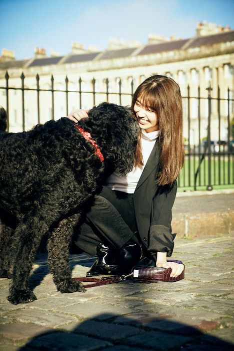 小林由依「感情の構図」より。(c)小林由依1st写真集「感情の構図」 / 株式会社KADOKAWA