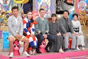 左から勝俣州和、平野ノラ、村雨辰剛、上白石萌音、小手伸也、中村玉緒。 (c)読売テレビ
